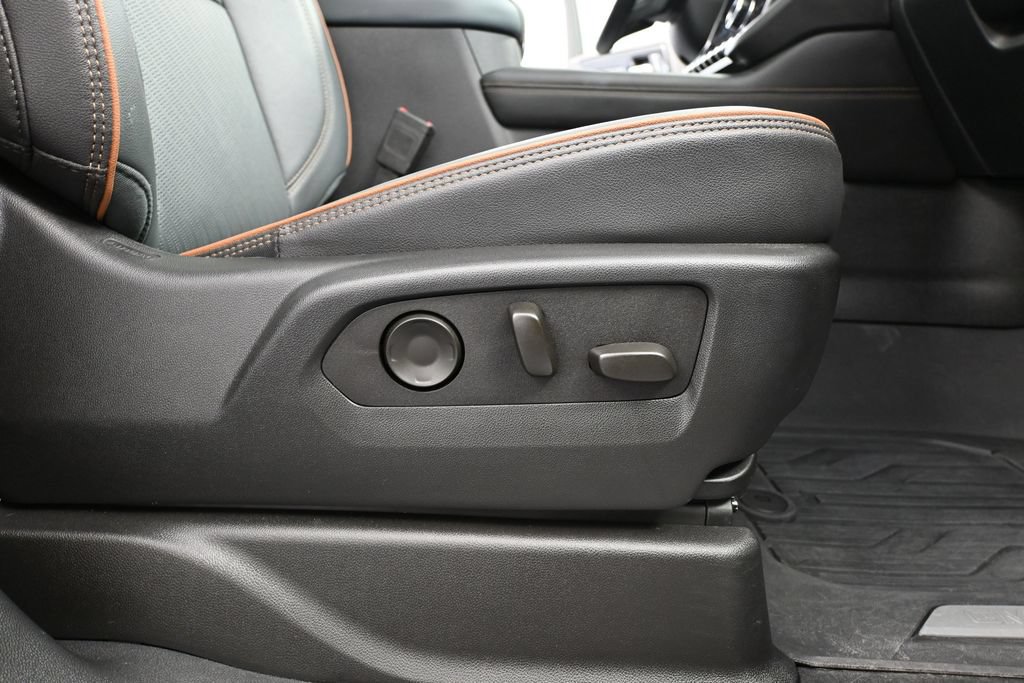 Used 2025 GMC Yukon AT4 AWD/4WD image 49