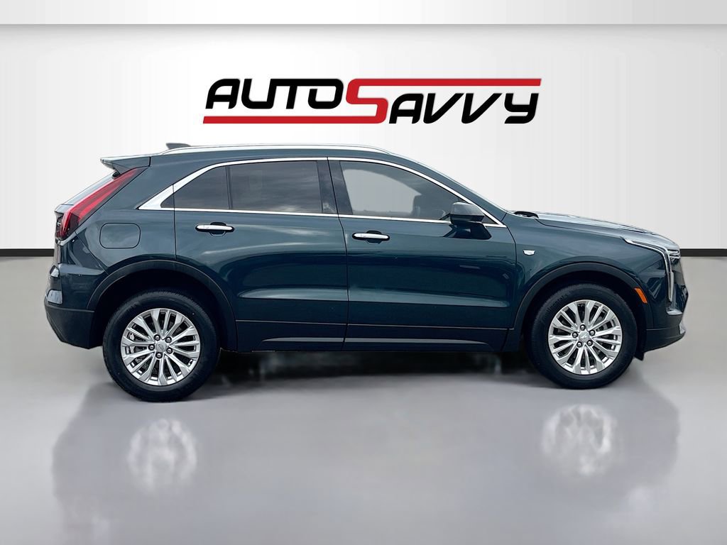 Used 2024 Cadillac XT4 Luxury w/ Cold Weather Package FWD image 8