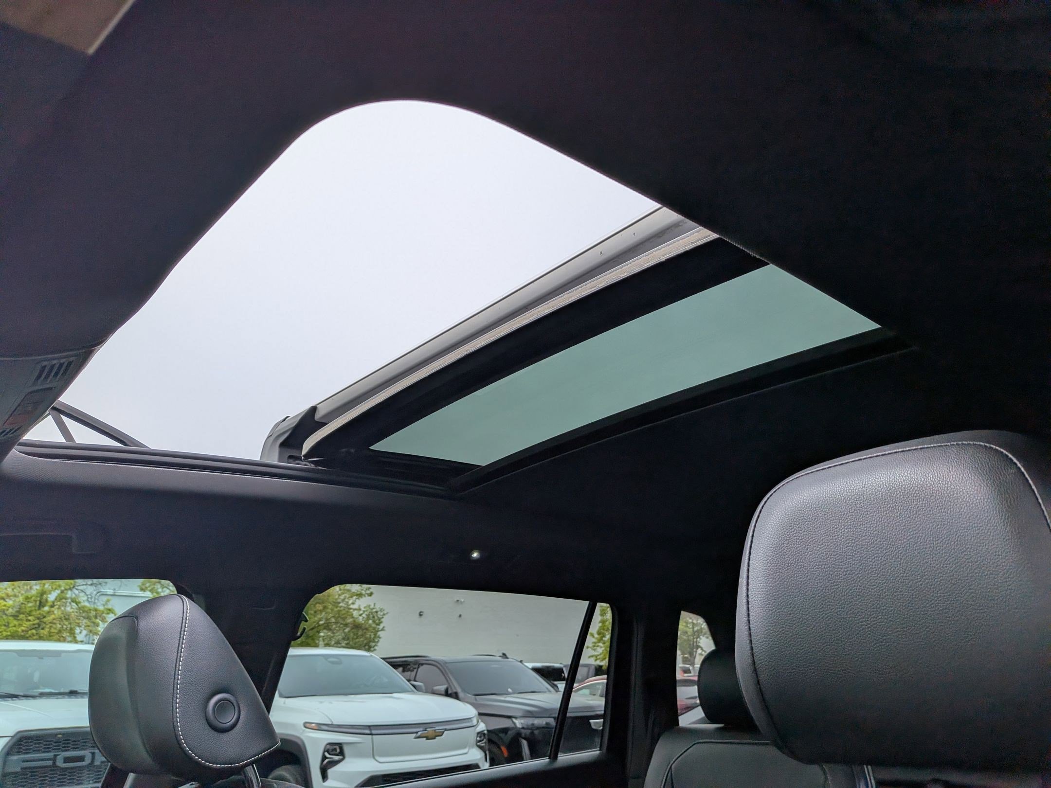 Used 2022 Volkswagen Tiguan SE R-Line image 15