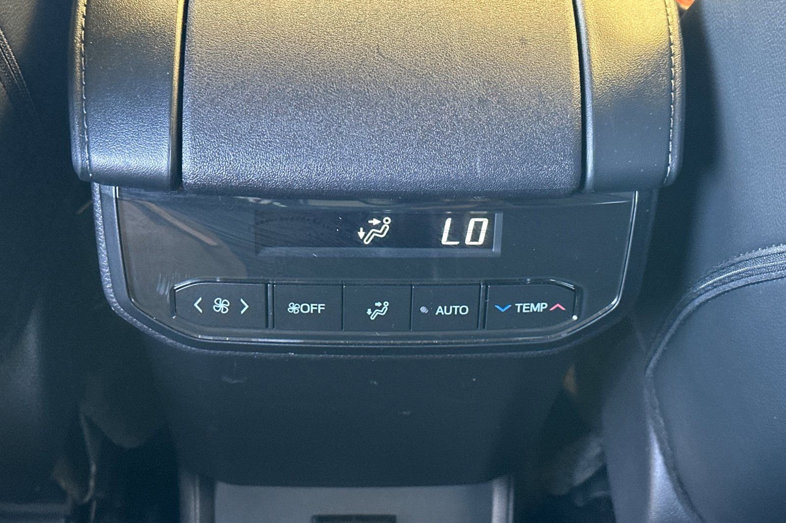 Used 2025 Toyota Highlander XLE AWD/4WD image 15