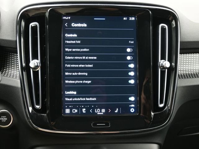 Used 2024 Volvo XC40 B5 Plus image 15