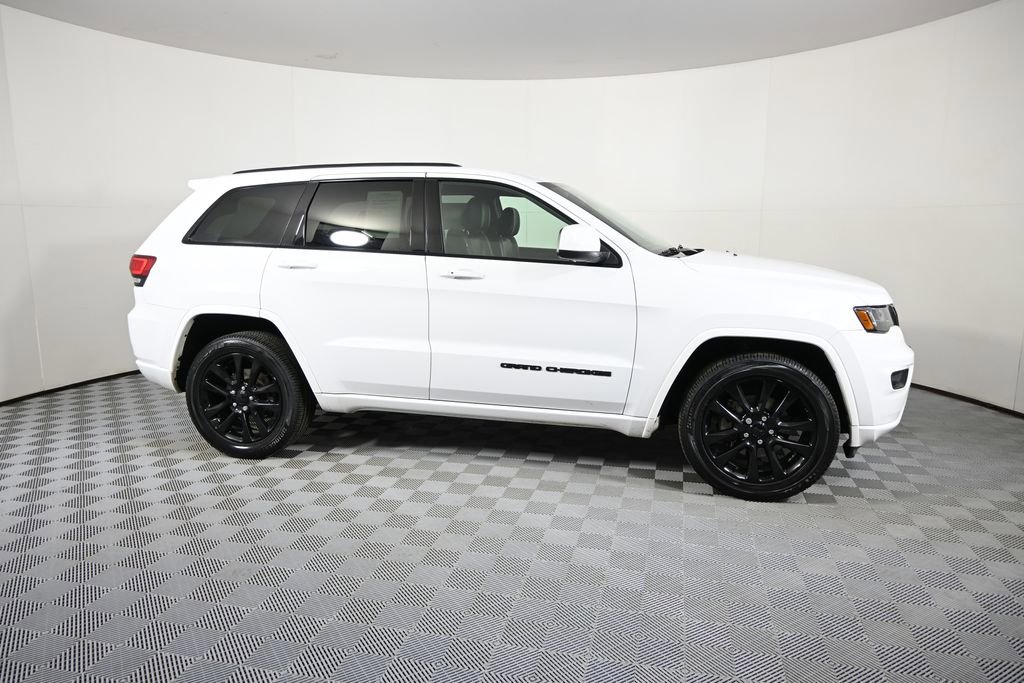 Used 2020 Jeep Grand Cherokee Altitude AWD/4WD image 8
