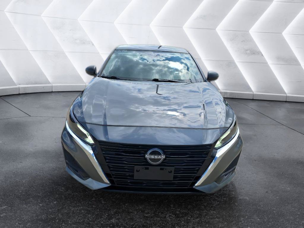 Used 2025 Nissan Altima 2.5 SV FWD image 2