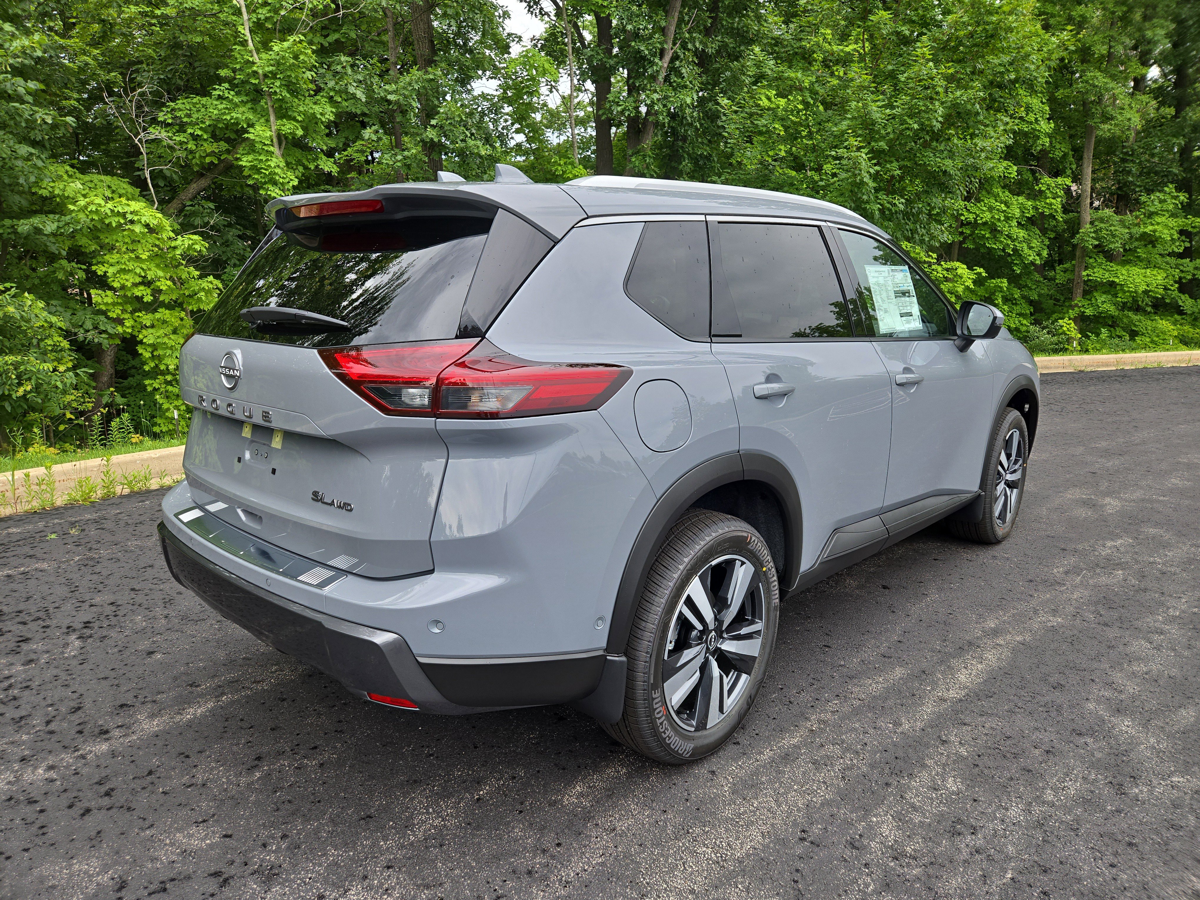 New 2025 Nissan Rogue SL w/ Tech Package image 3