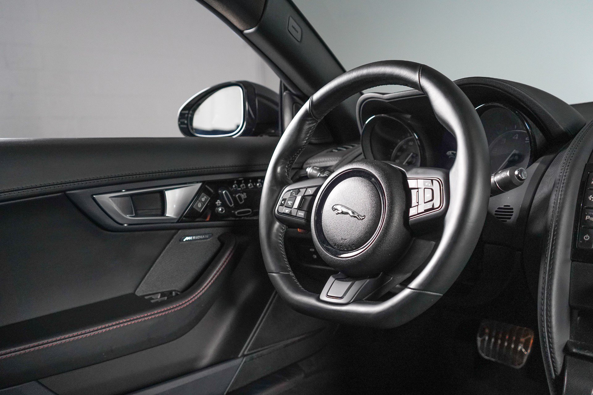 Used 2015 Jaguar F-TYPE S RWD image 54