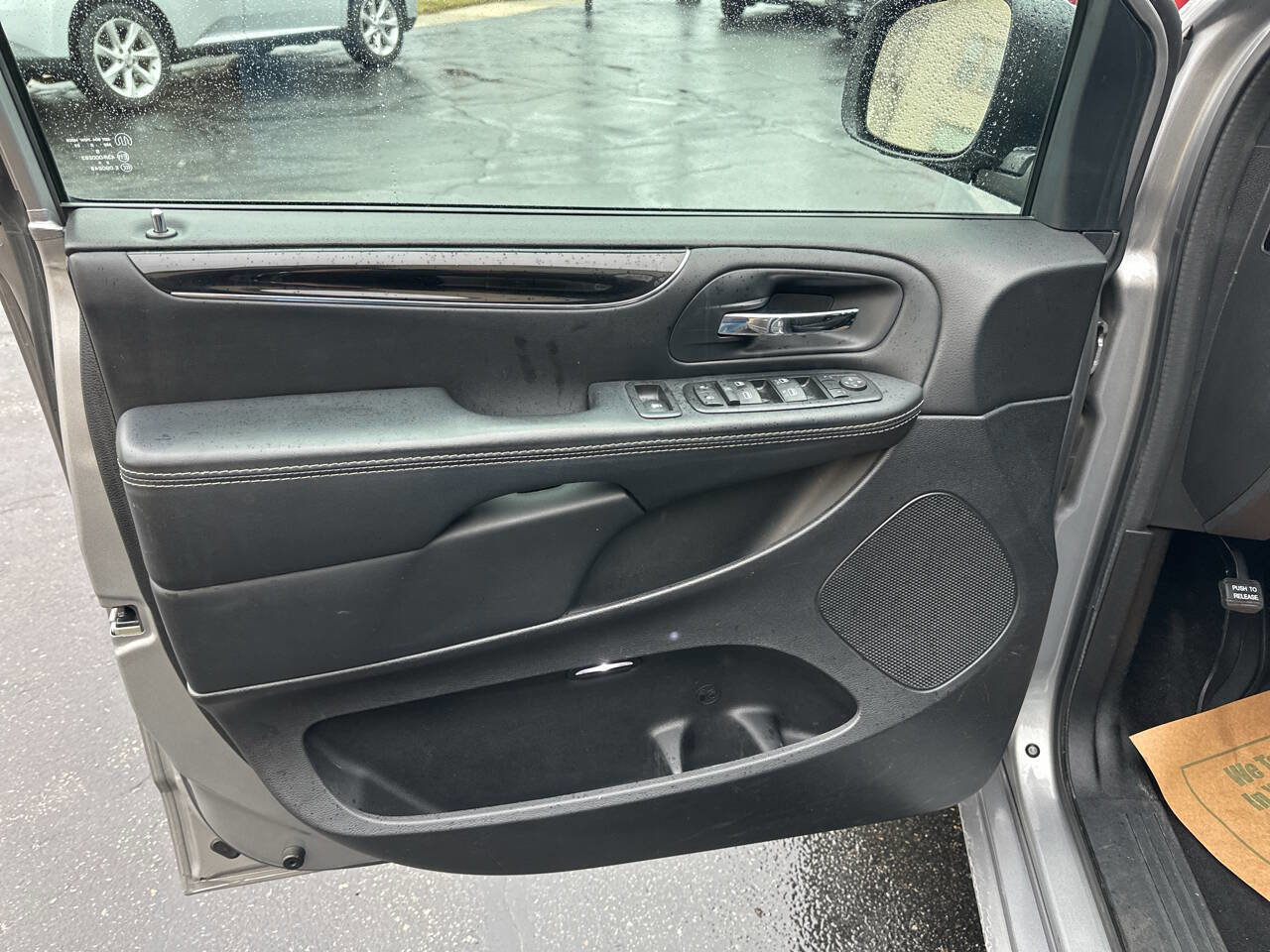 Used 2015 Dodge Grand Caravan SE image 15