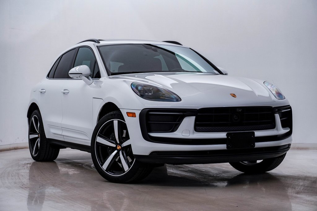 Certified 2025 Porsche Macan image 8