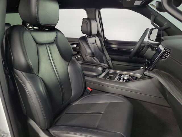 Used 2024 Jeep Wagoneer L Series II w/ Flexible Seating Group AWD/4WD image 14