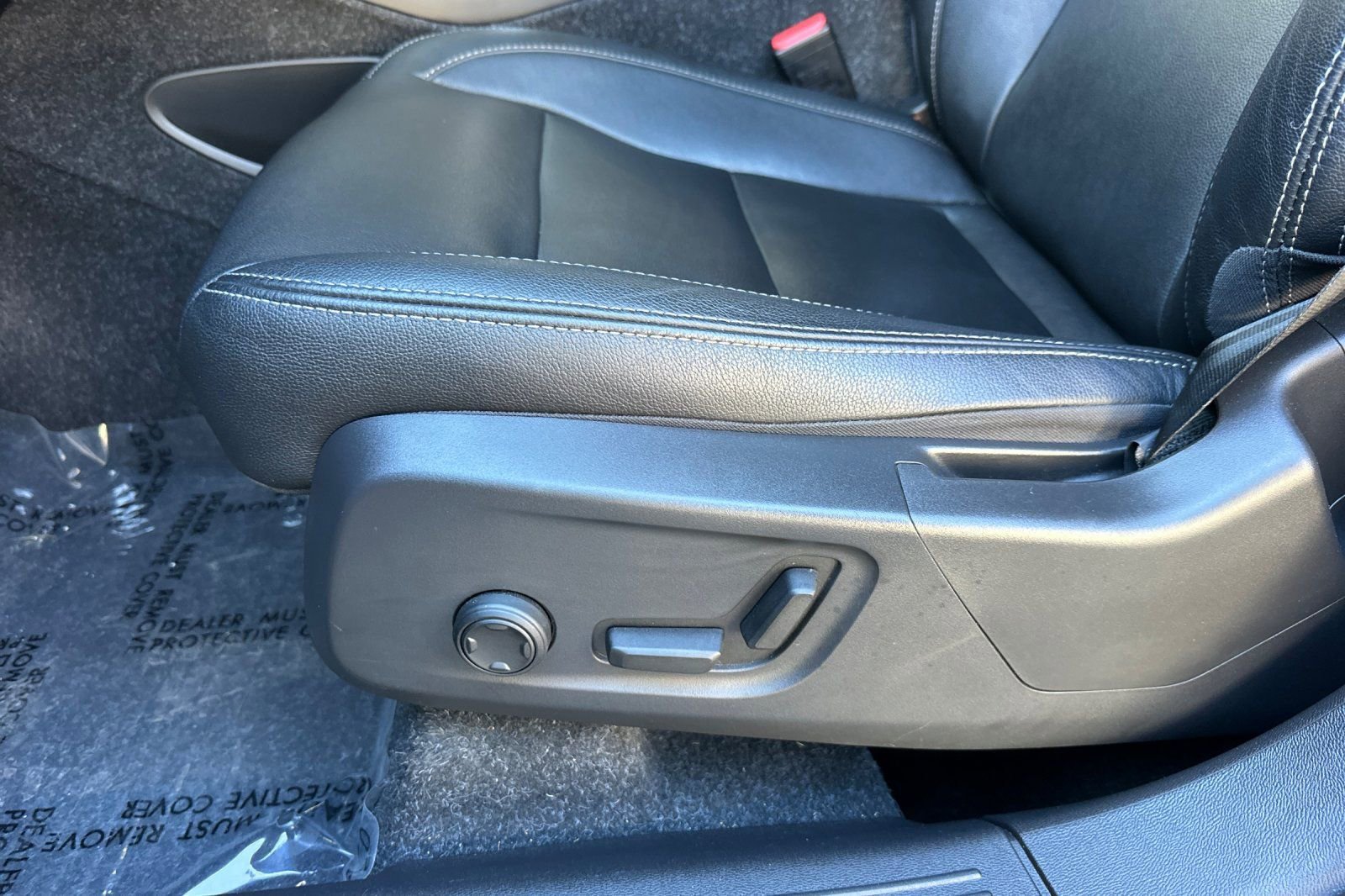 Used 2021 Volvo XC40 T5 Momentum w/ Premium Package image 13