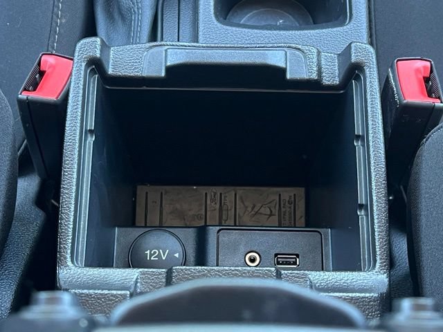 Used 2016 Ford Focus SE w/ SE Cold Weather Package FWD image 31