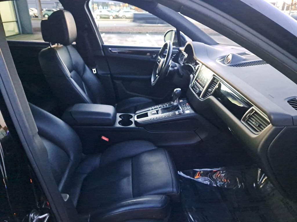 Used 2018 Porsche Macan image 18