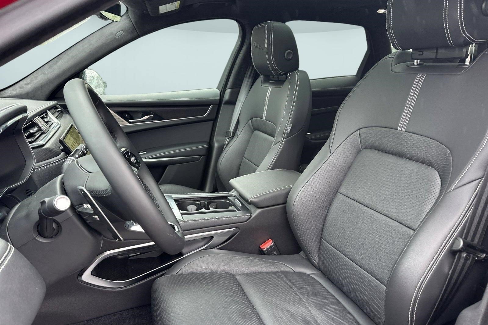 New 2024 Jaguar F-PACE R-Dynamic S AWD/4WD image 4
