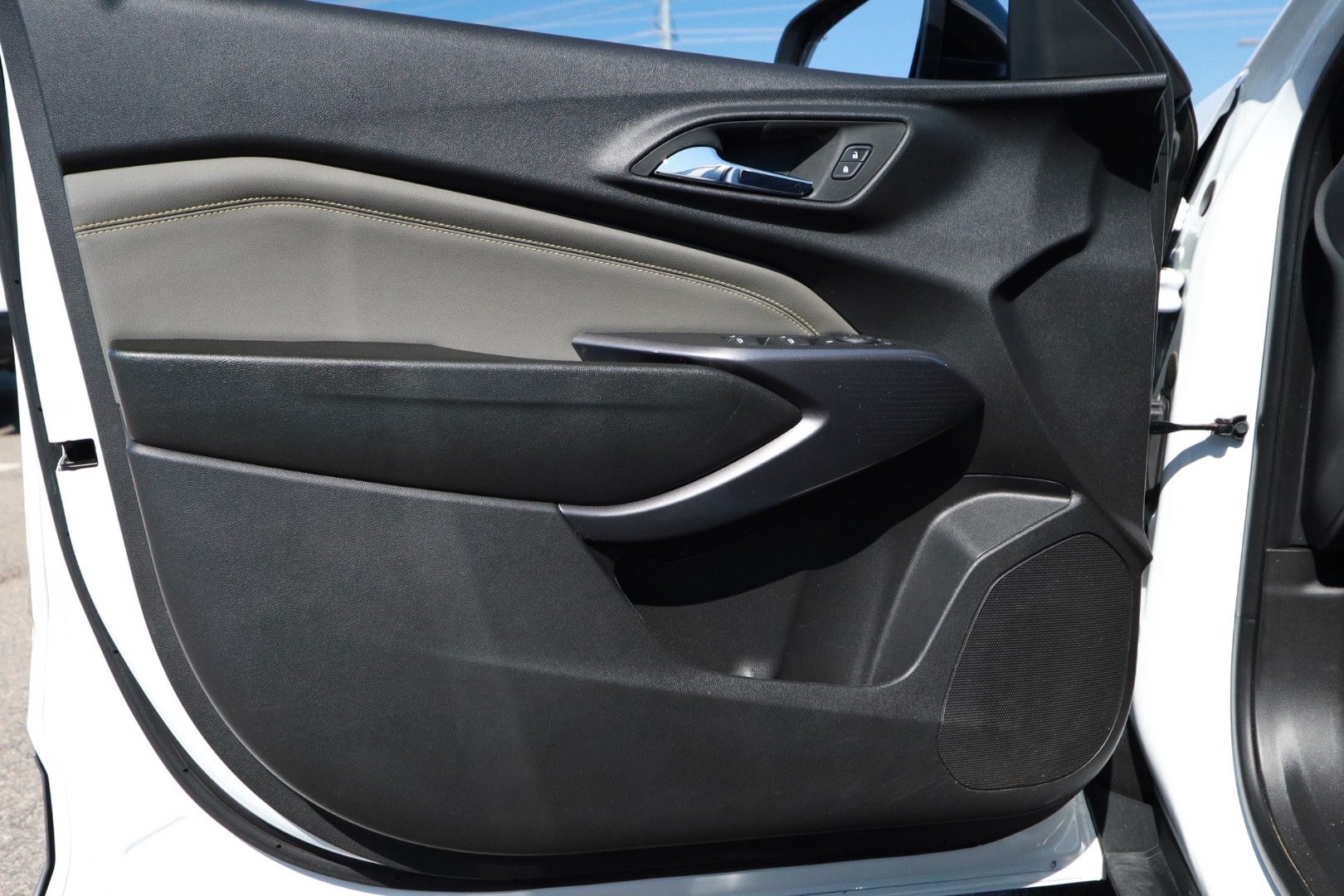 Used 2025 Chevrolet Trax ACTIV w/ Driver Confidence Package FWD image 21