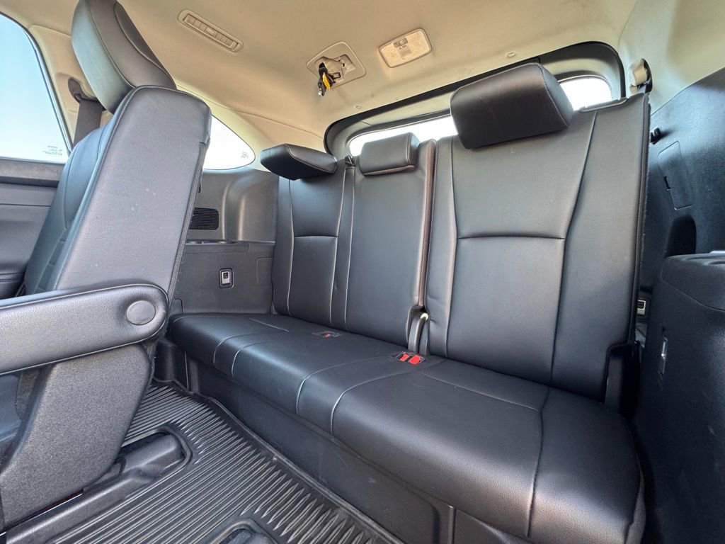 Used 2024 Toyota Highlander XLE FWD image 23