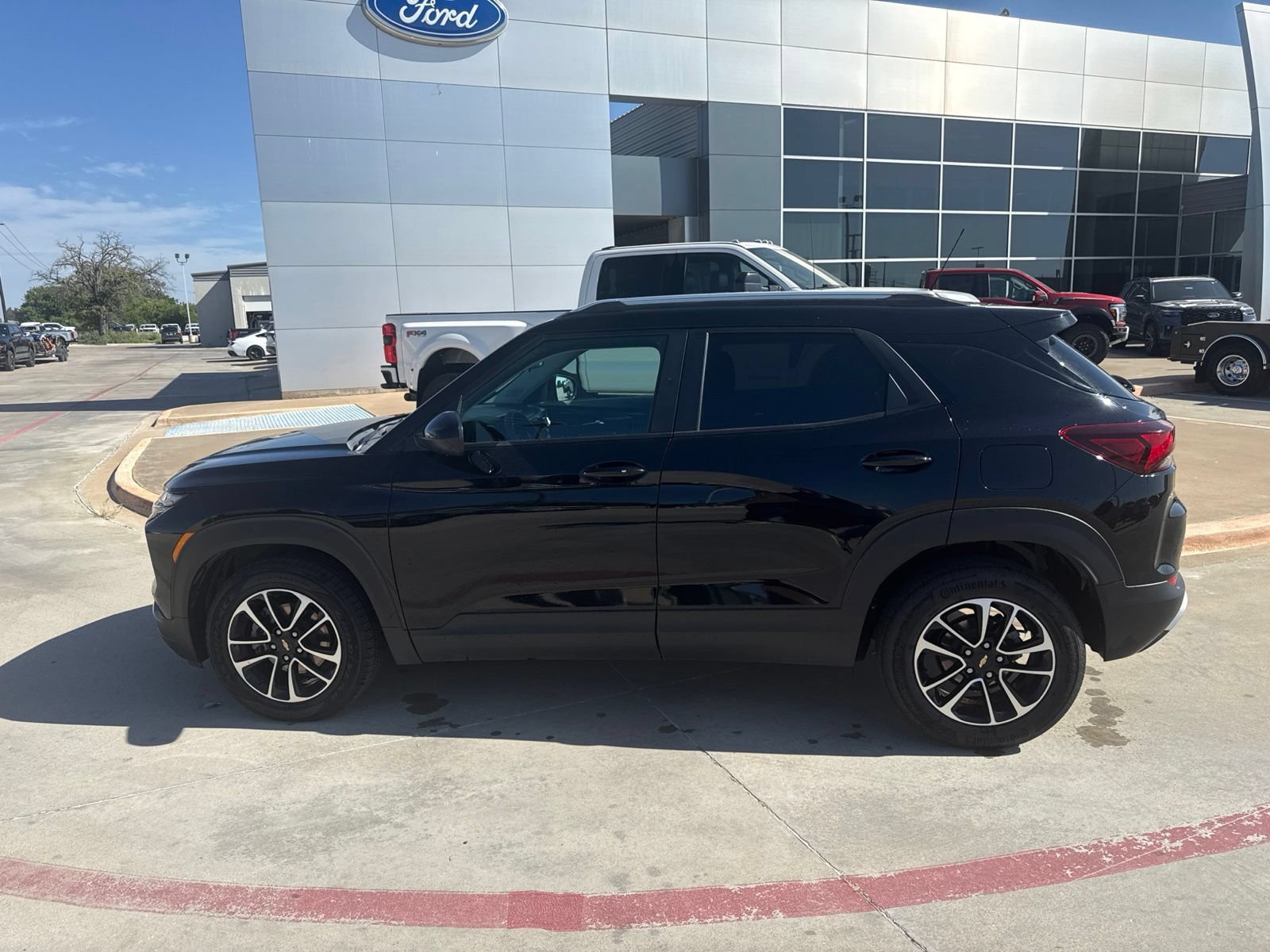 Used 2025 Chevrolet TrailBlazer LT FWD image 8