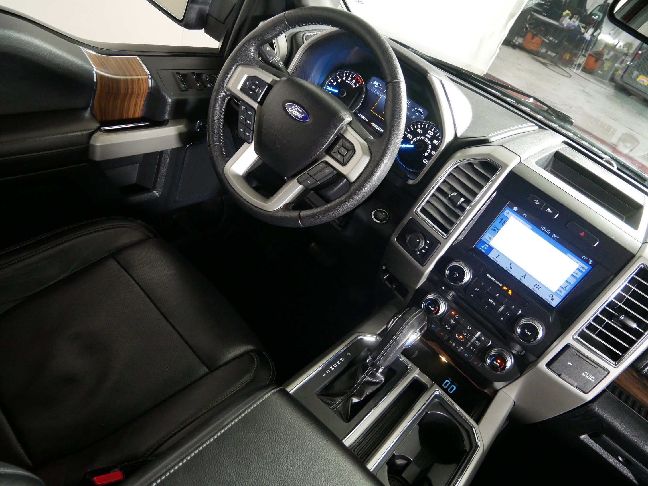 Used 2016 Ford F150 Lariat w/ Equipment Group 502A Luxury AWD/4WD image 9