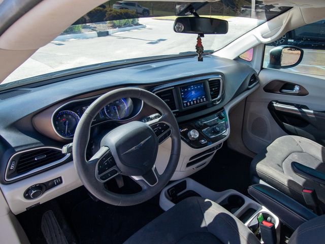 Used 2018 Chrysler Pacifica L FWD image 5