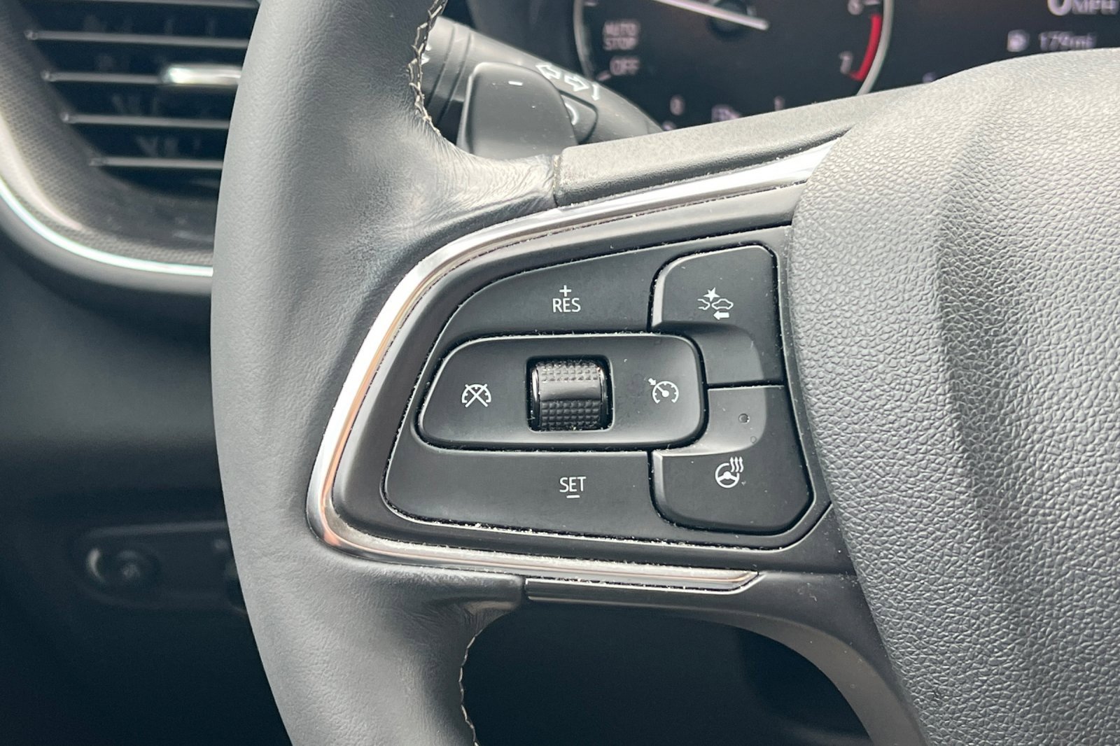 Used 2022 Buick Envision Preferred image 35