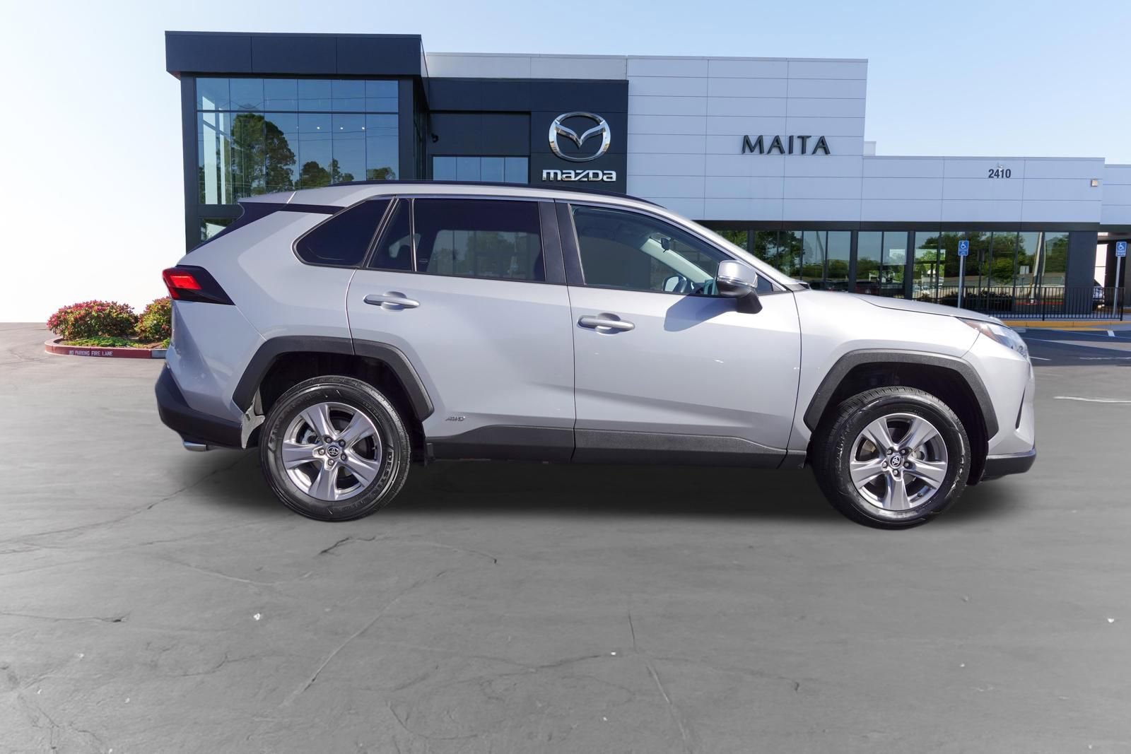 Used 2024 Toyota RAV4 LE AWD/4WD image 2
