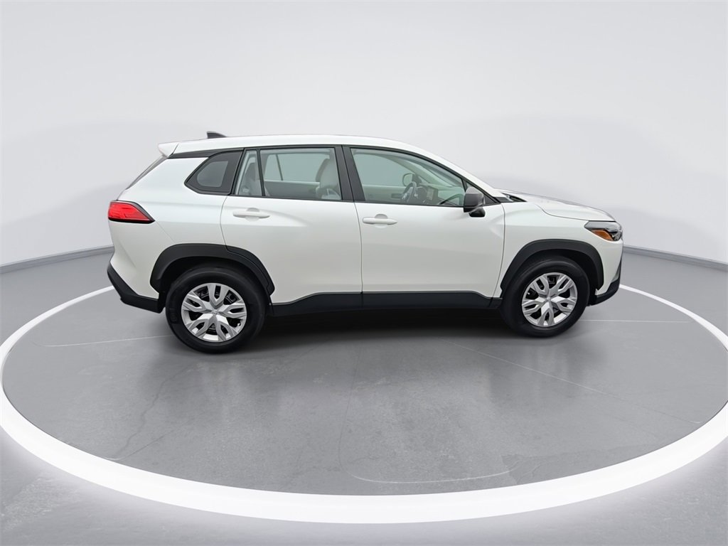 Used 2025 Toyota Corolla Cross L image 9