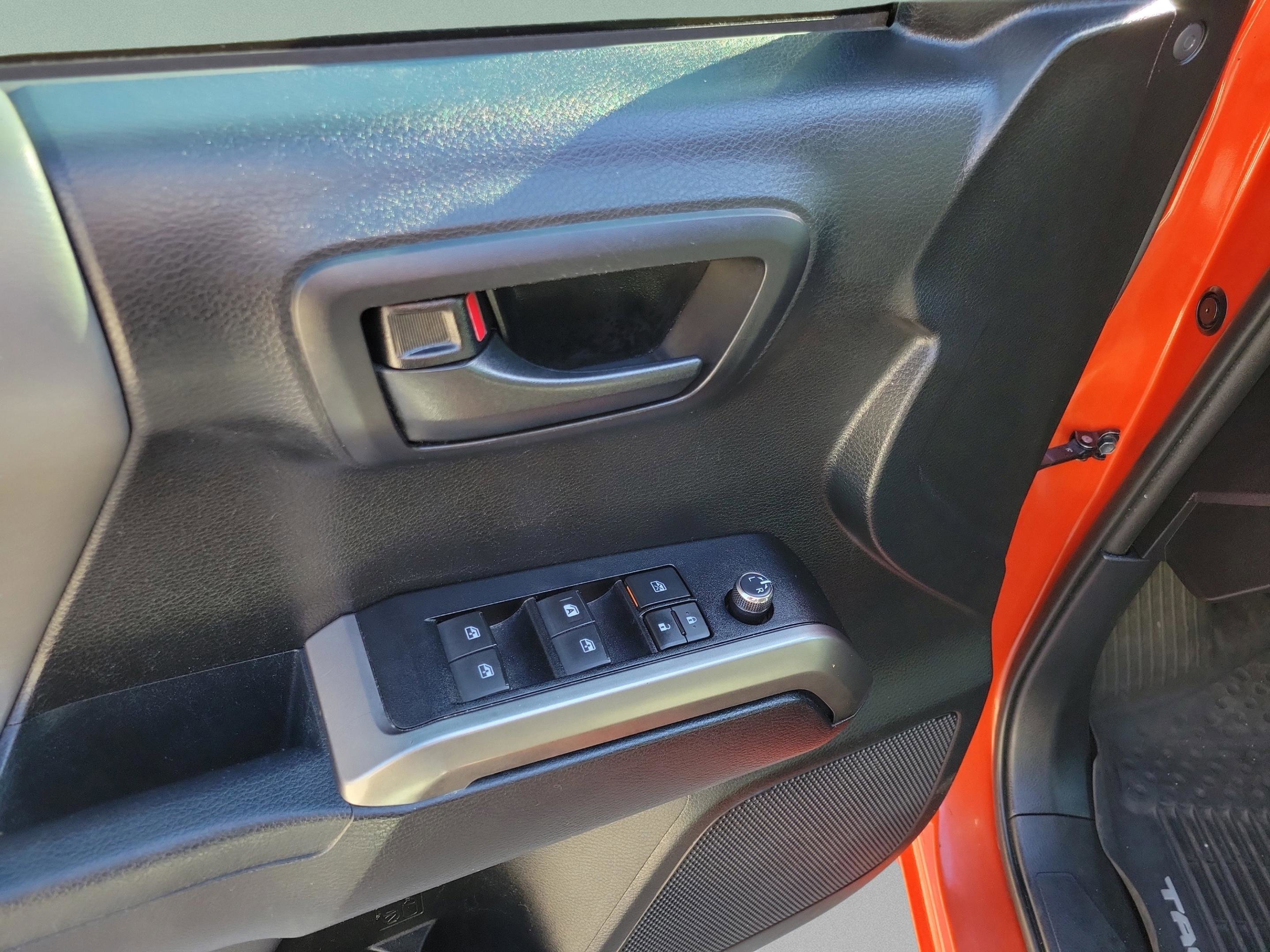 Used 2017 Toyota Tacoma SR5 w/ Tow Package RWD image 28