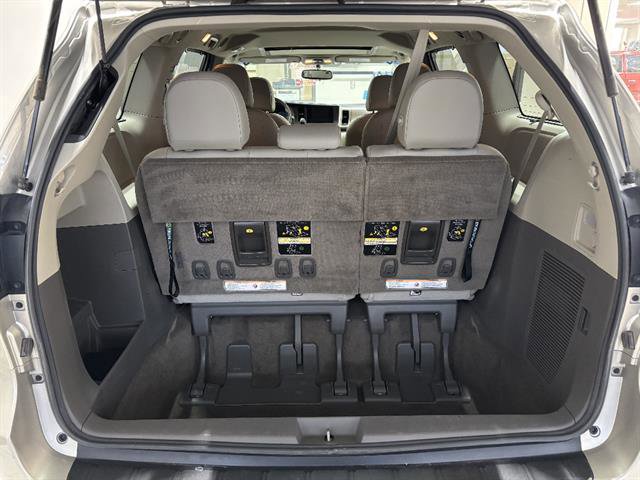 Used 2017 Toyota Sienna Limited image 24