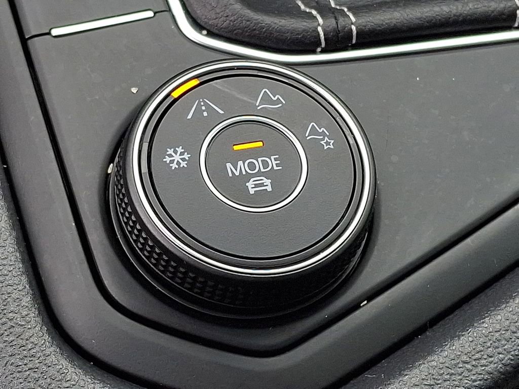 Certified 2022 Volkswagen Taos SE image 25