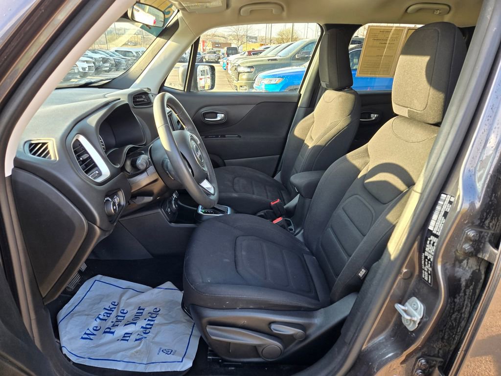 Used 2018 Jeep Renegade Latitude AWD/4WD image 15