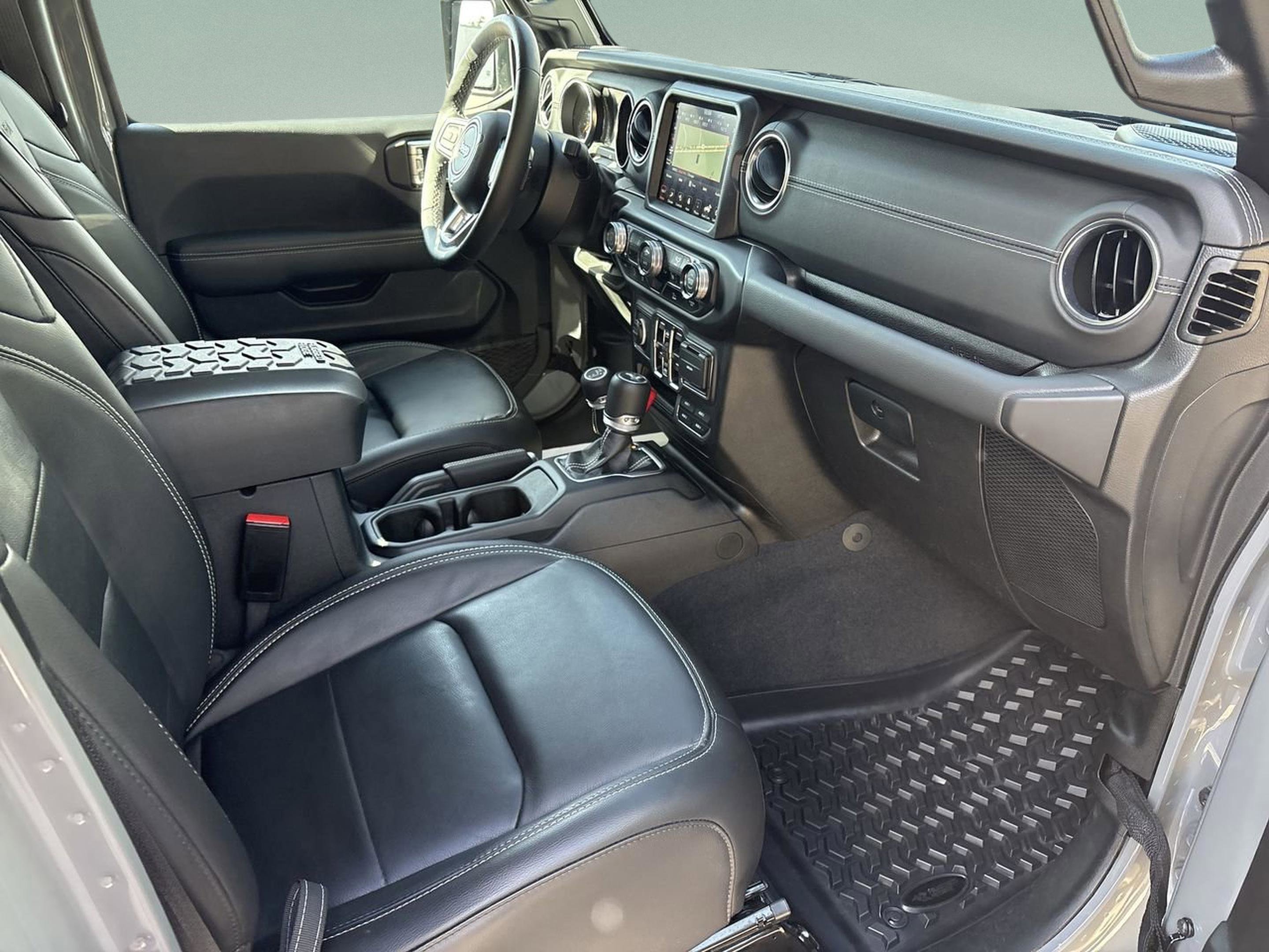 Used 2023 Jeep Wrangler Sahara w/ Cold Weather Group image 20