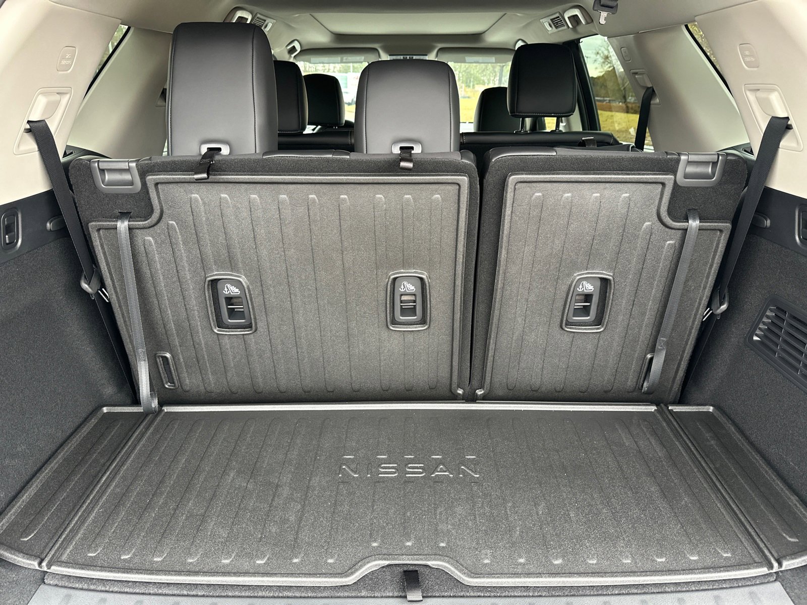 New 2025 Nissan Pathfinder Platinum image 19