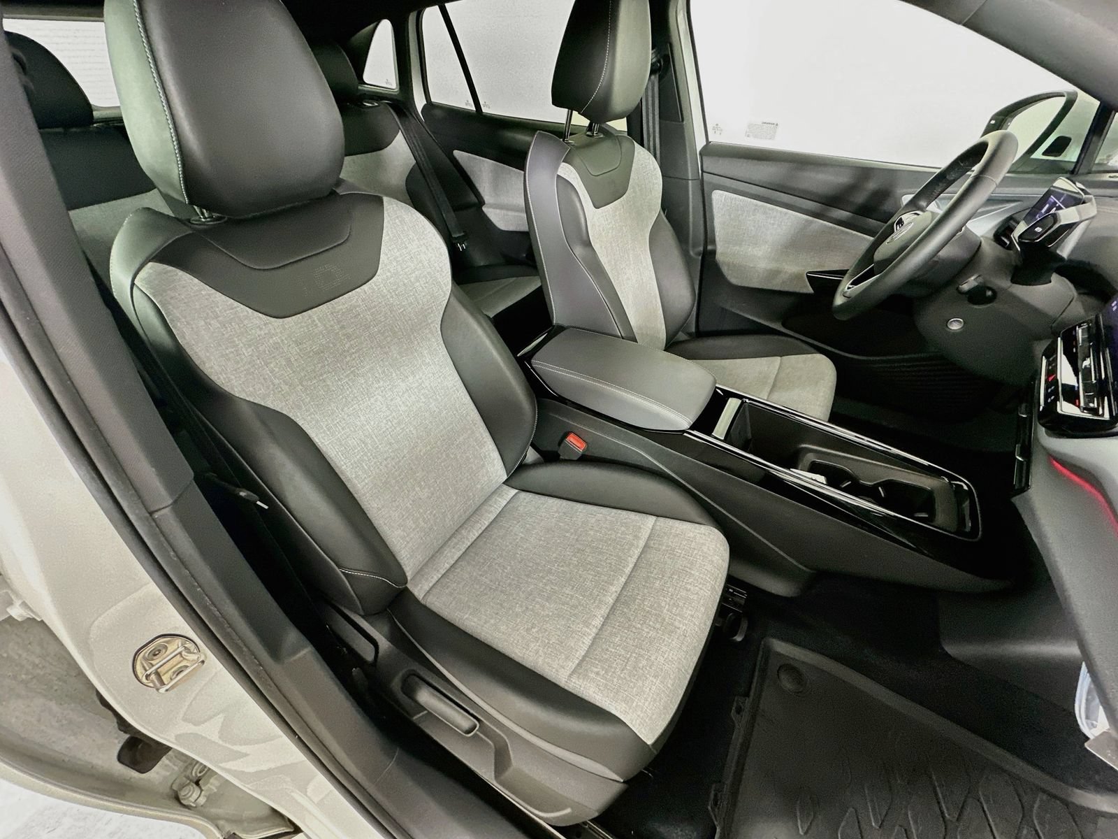 Certified 2023 Volkswagen ID.4 Pro AWD/4WD image 41