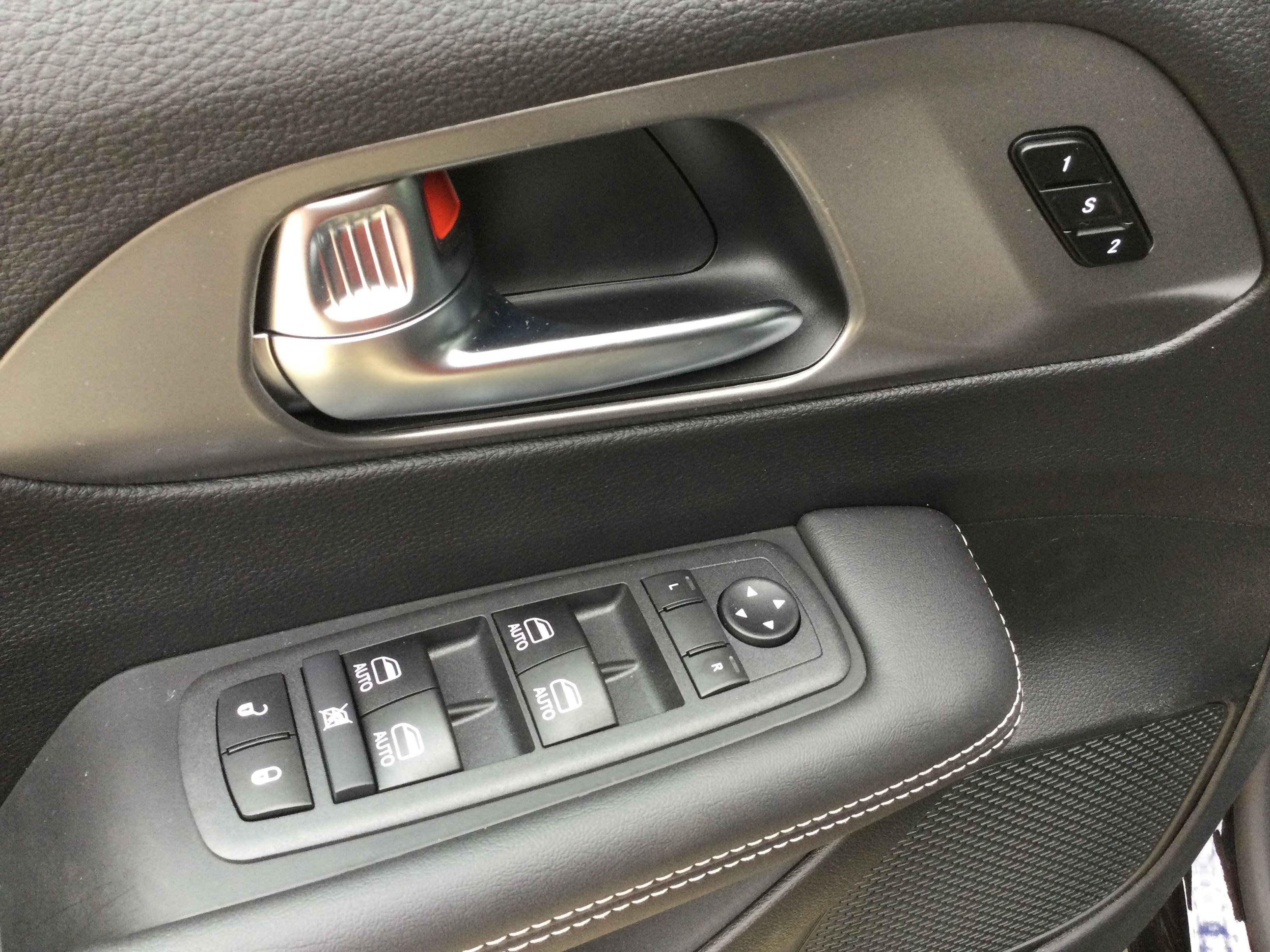 New 2026 Chrysler Pacifica Select image 8