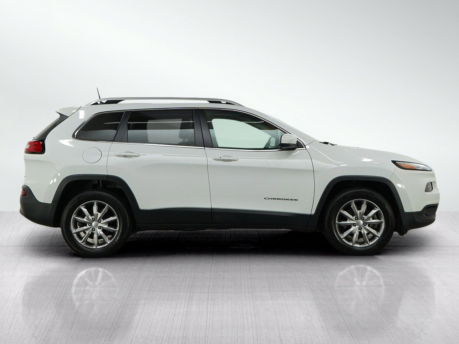 Used 2018 Jeep Cherokee Limited AWD/4WD image 7