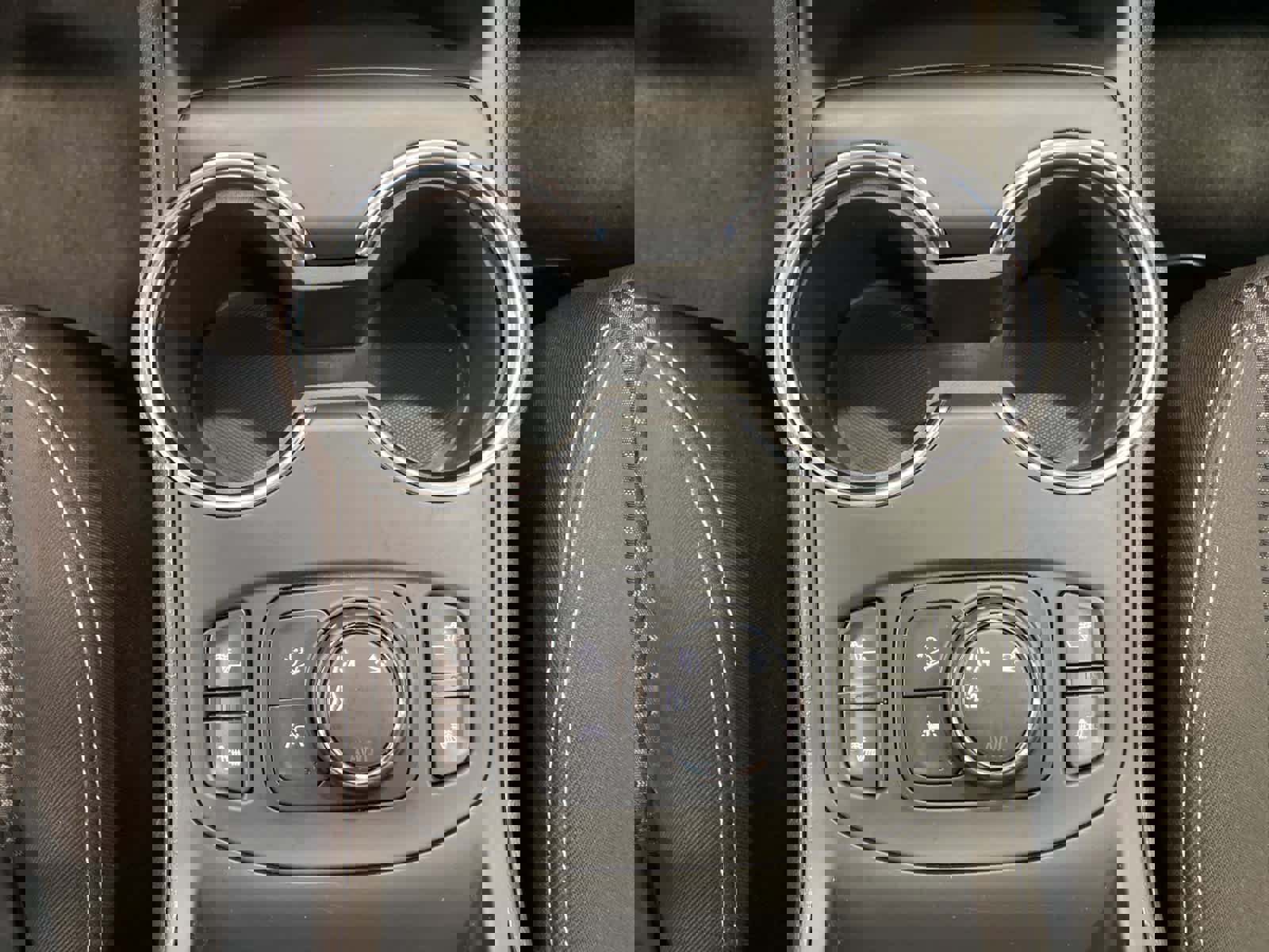 Used 2023 GMC Terrain SLE w/ Driver Convenience Package image 16