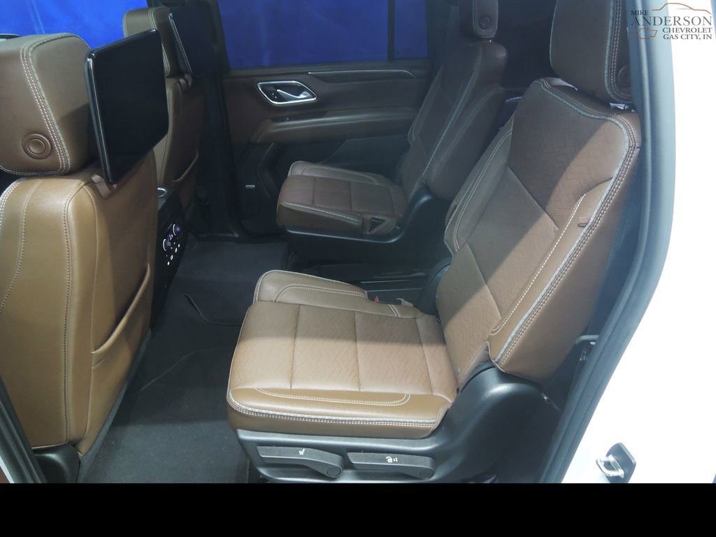 Used 2023 Chevrolet Suburban High Country w/ Advanced Technology Package image 37