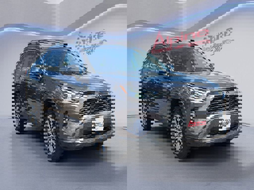 Used 2022 Toyota RAV4 XLE Premium image 7