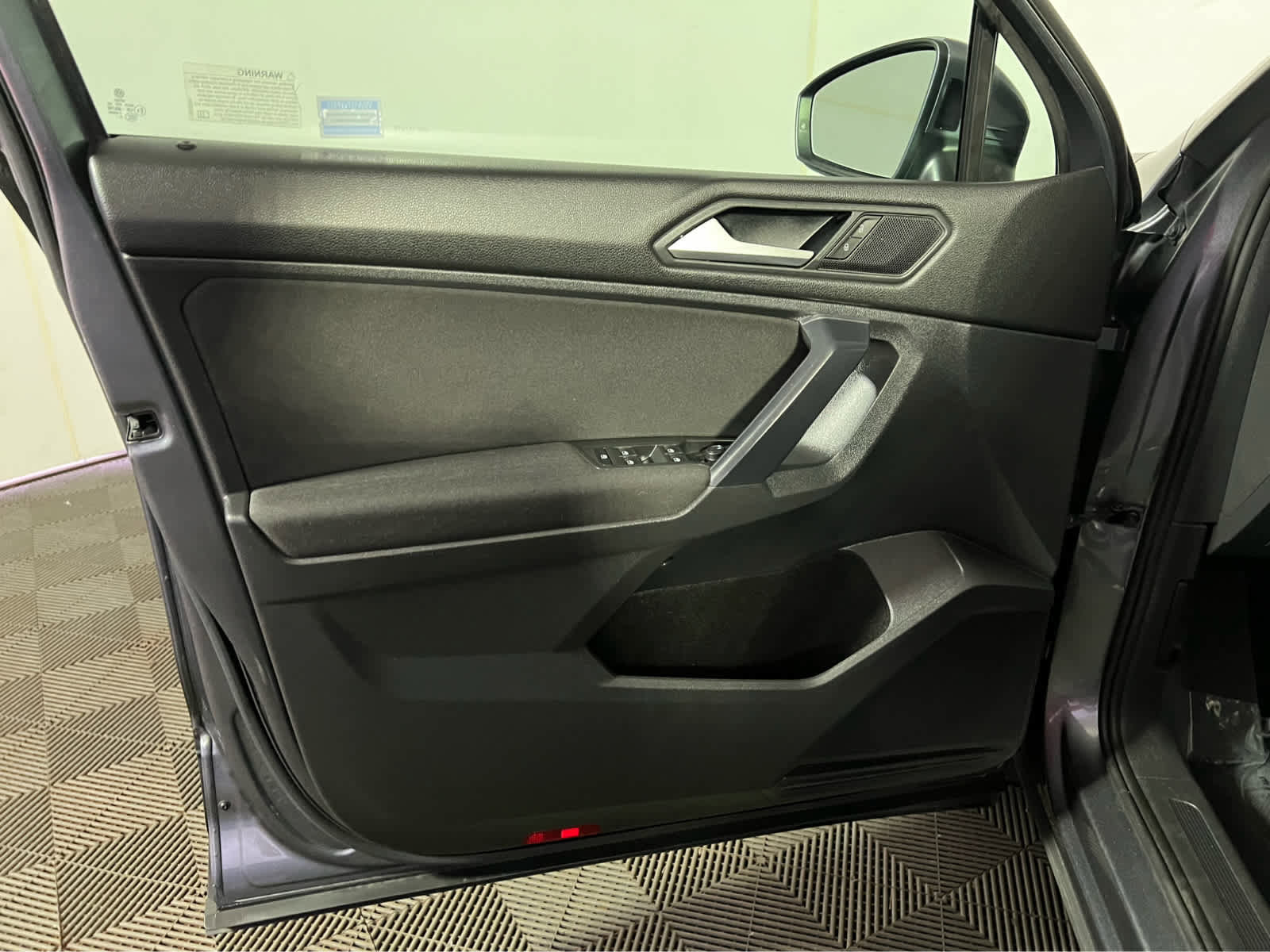 Used 2021 Volkswagen Tiguan S image 20