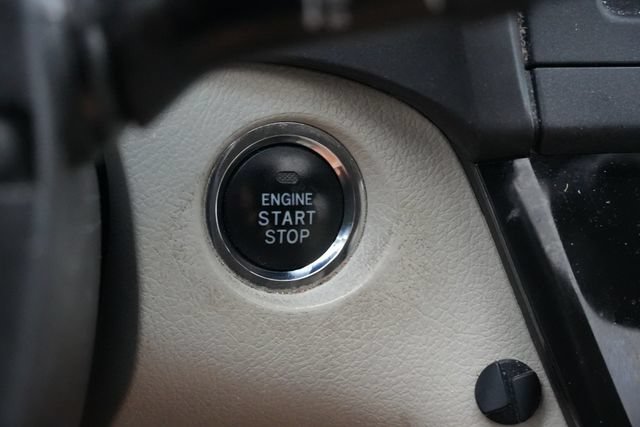 Used 2015 Toyota Sienna XLE w/ XLE Navigation Package FWD image 32