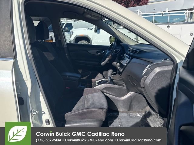 Used 2016 Nissan Rogue SV w/ SV Premium Package image 33