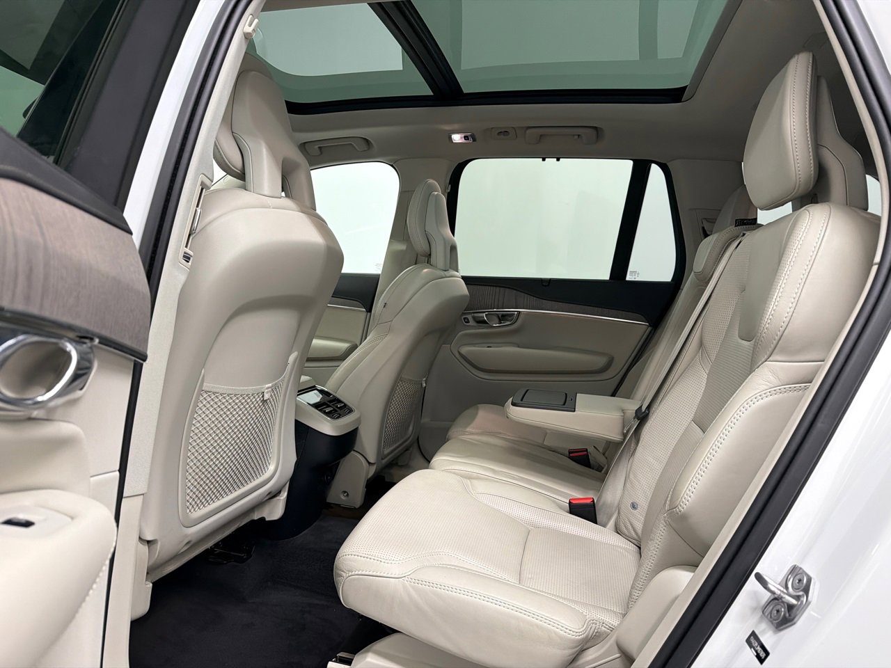 Used 2021 Volvo XC90 T6 Inscription w/ Protection Package Premier image 18