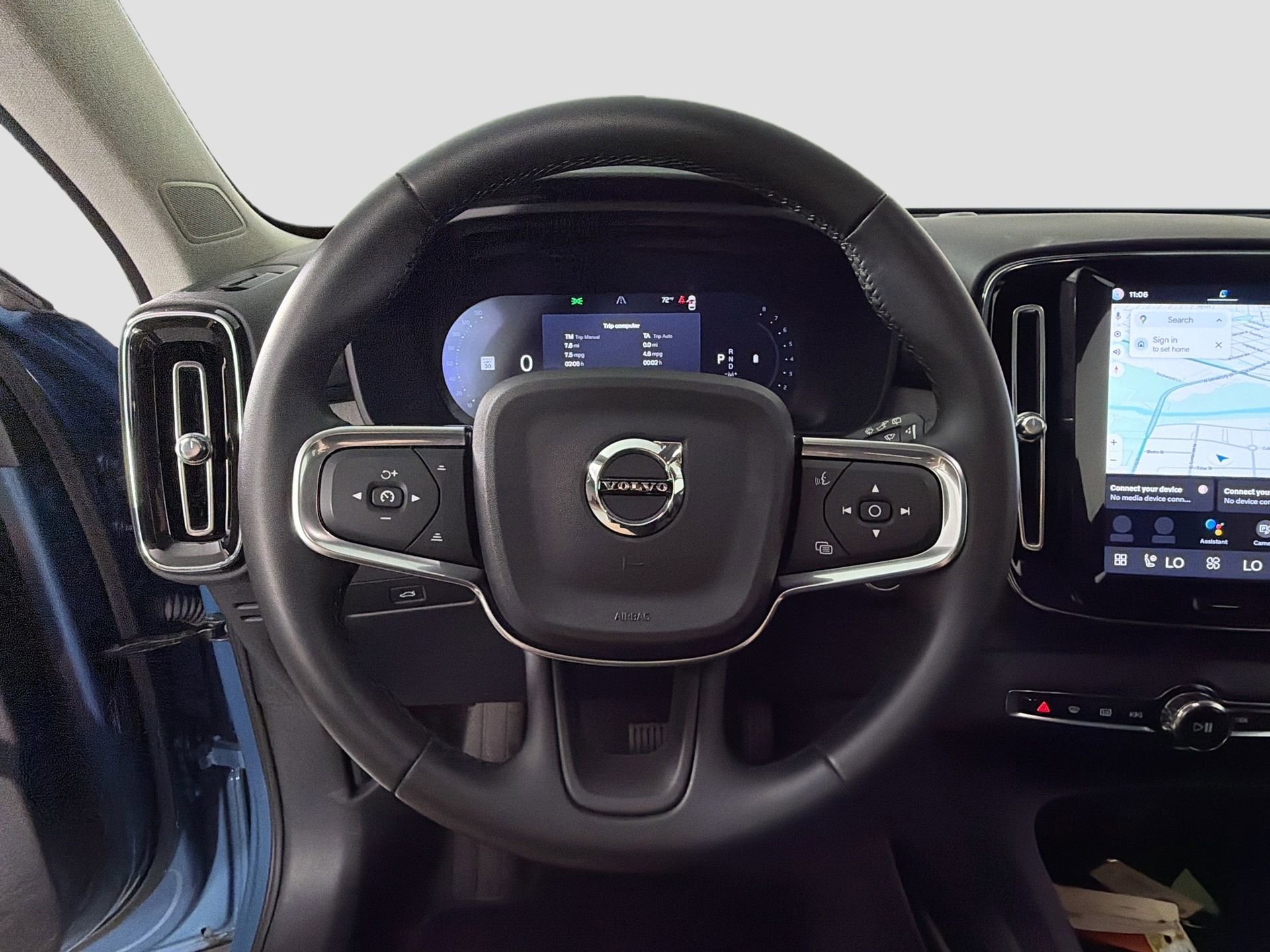 Certified 2025 Volvo XC40 B5 Core AWD/4WD image 12