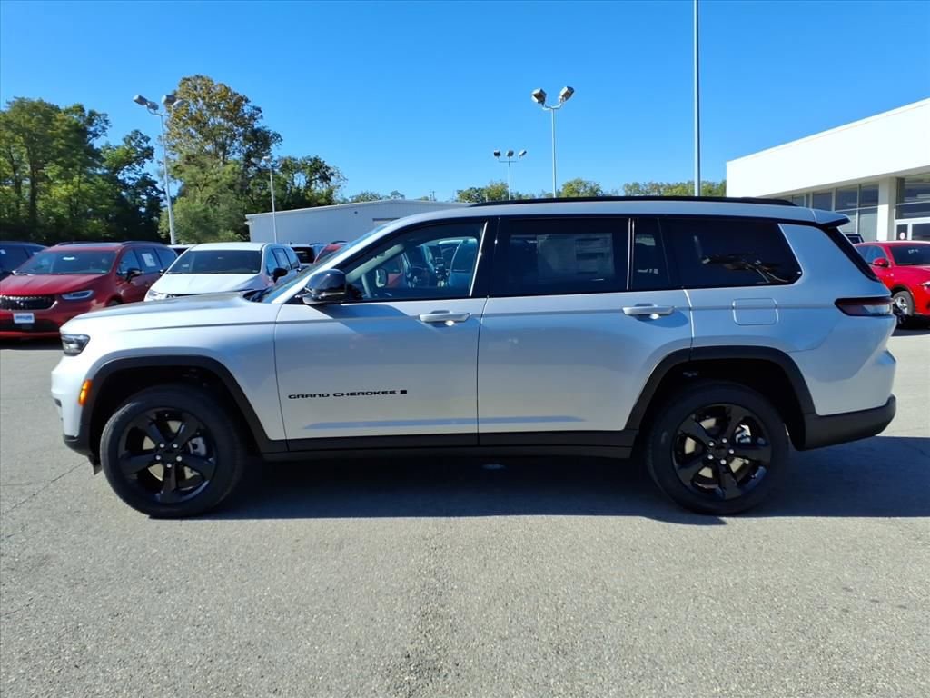New 2025 Jeep Grand Cherokee L Altitude image 7