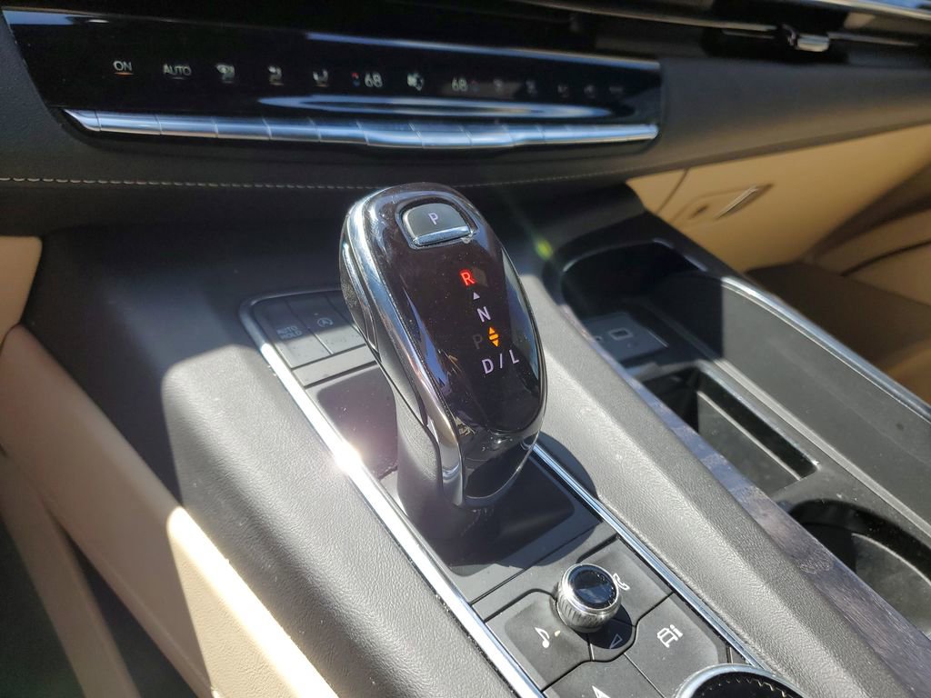 Used 2023 Cadillac Escalade Premium Luxury w/ Performance Package image 28