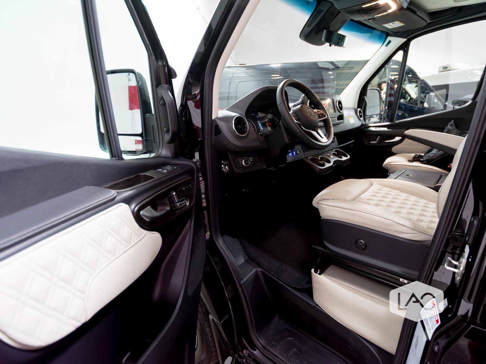 Used 2024 Mercedes-Benz Sprinter 3500 image 18