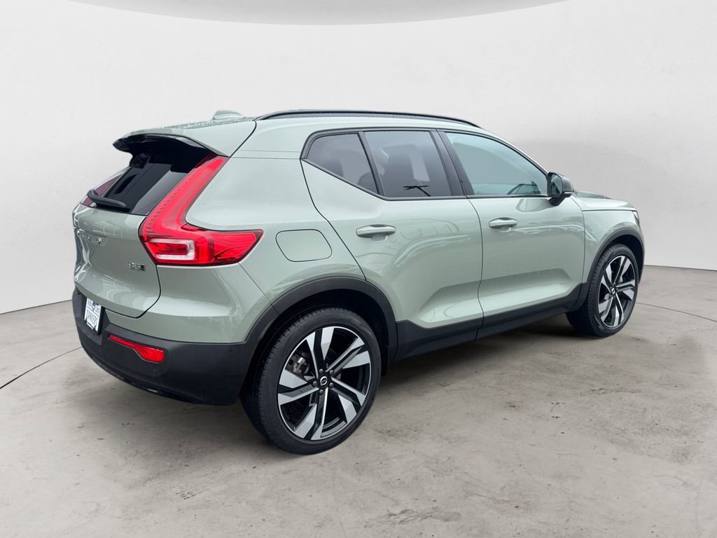 Used 2023 Volvo XC40 B5 Plus w/ Protection Package Premier image 7