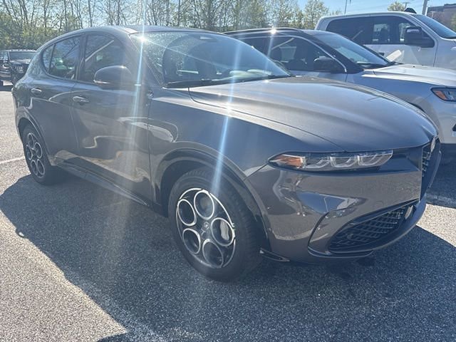 Used 2025 Alfa Romeo Tonale w/ Premium Package image 13