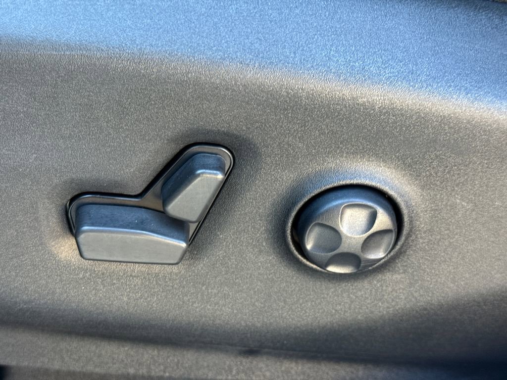 Used 2021 Chrysler Pacifica Touring w/ Uconnect Theater Family Group image 22