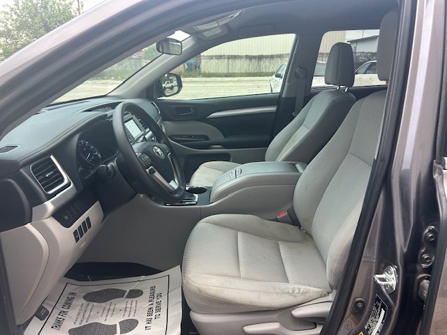 Used 2019 Toyota Highlander LE FWD image 8