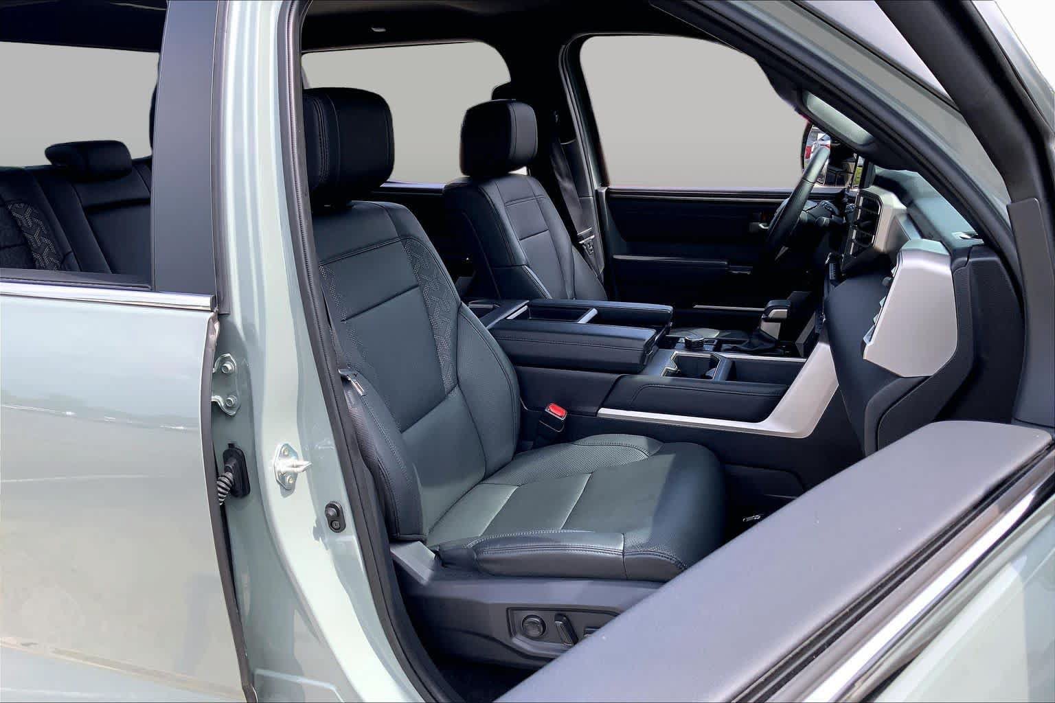 Used 2025 Toyota Tundra Limited AWD/4WD image 9