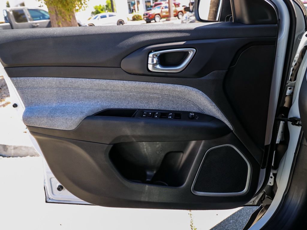 Used 2024 Jeep Compass Latitude image 23